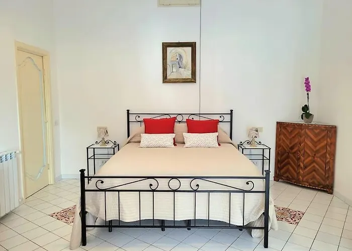 Elle, Just Few Steps From The Center! * Позітано