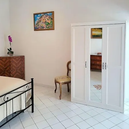 Elle, Just Few Steps From The Center!