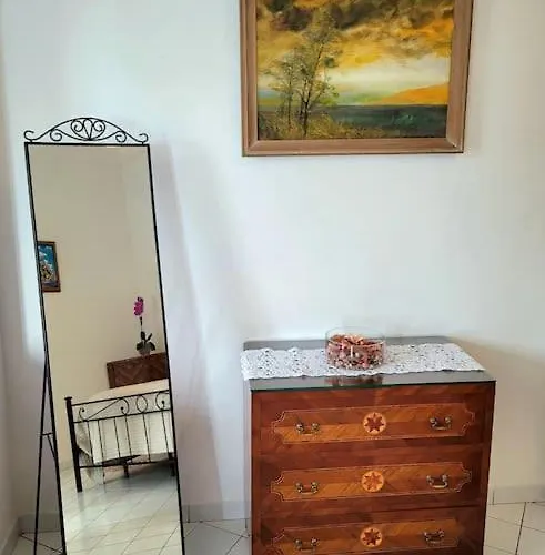 Elle, Just Few Steps From The Center! *