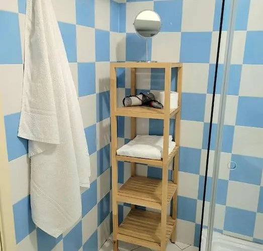 Elle, Just Few Steps From The Center!