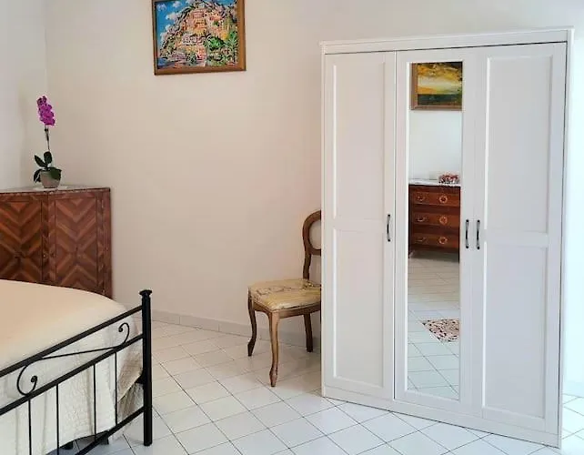 Elle, Just Few Steps From The Center!