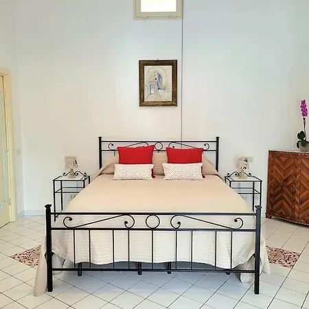 Elle, Just Few Steps From The Center! * بوسيتانو